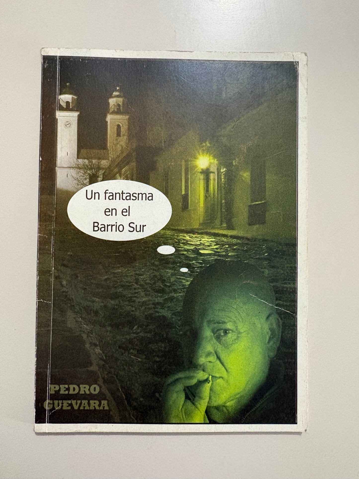 Un fantasma en el Barrio Sur - Pedro Guevara