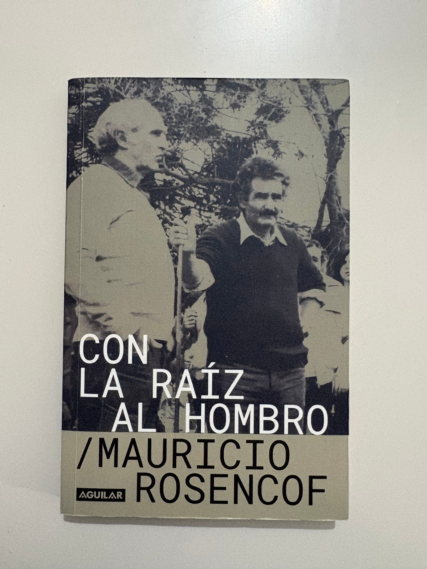 Con la raíz al hombro – Mauricio Rosencof